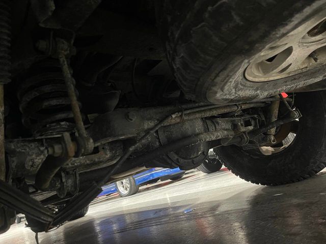 2002 Chevrolet Avalanche 1500 5dr Crew Cab 130" WB 4WD - 22967024 - 33