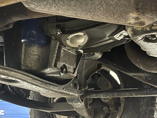 2002 Chevrolet Avalanche 1500 5dr Crew Cab 130" WB 4WD - 22967024 - 36