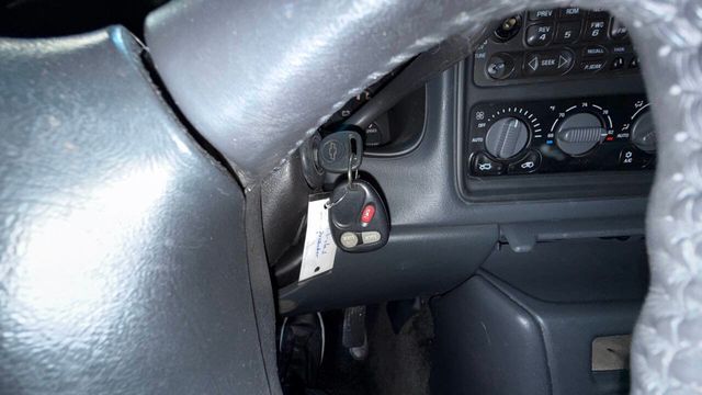 2002 Chevrolet Avalanche 1500 5dr Crew Cab 130" WB 4WD - 22967025 - 10