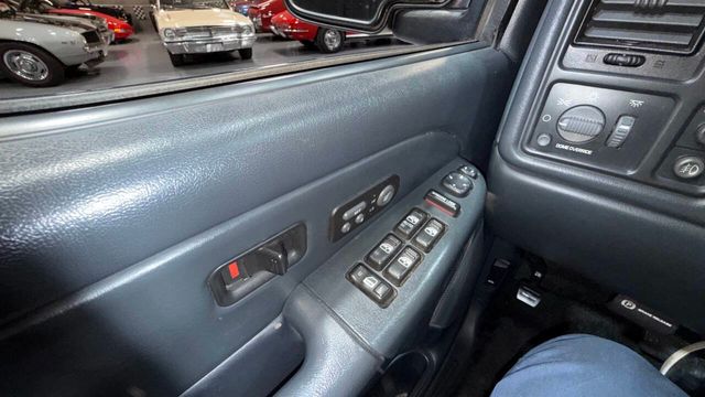 2002 Chevrolet Avalanche 1500 5dr Crew Cab 130" WB 4WD - 22967025 - 17