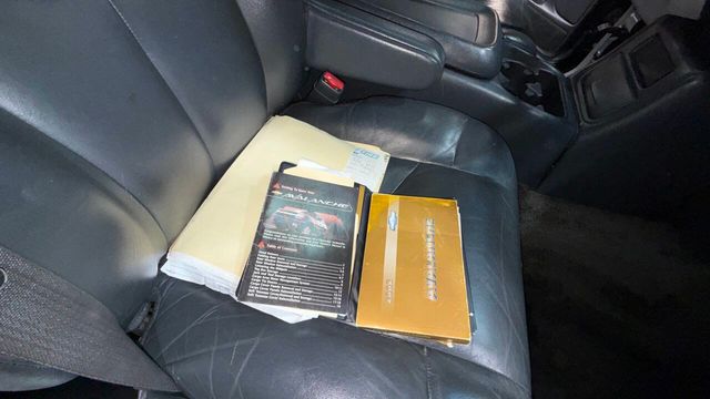 2002 Chevrolet Avalanche 1500 5dr Crew Cab 130" WB 4WD - 22967025 - 19