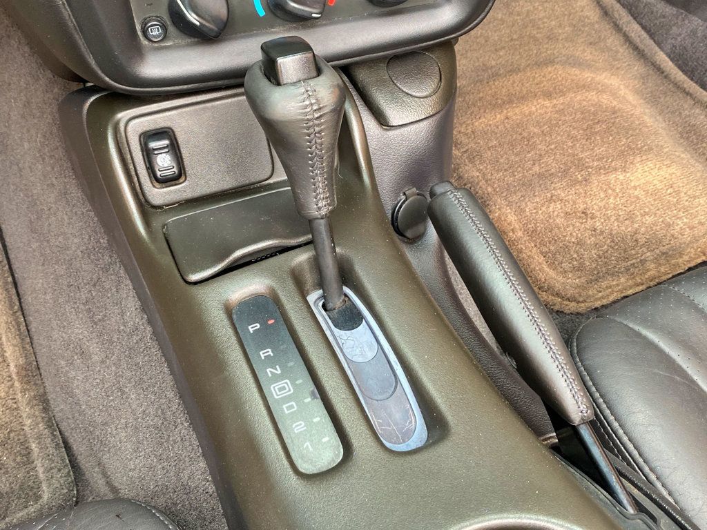 2002 Chevrolet Camaro 2dr Convertible Z28 - 23004869 - 12