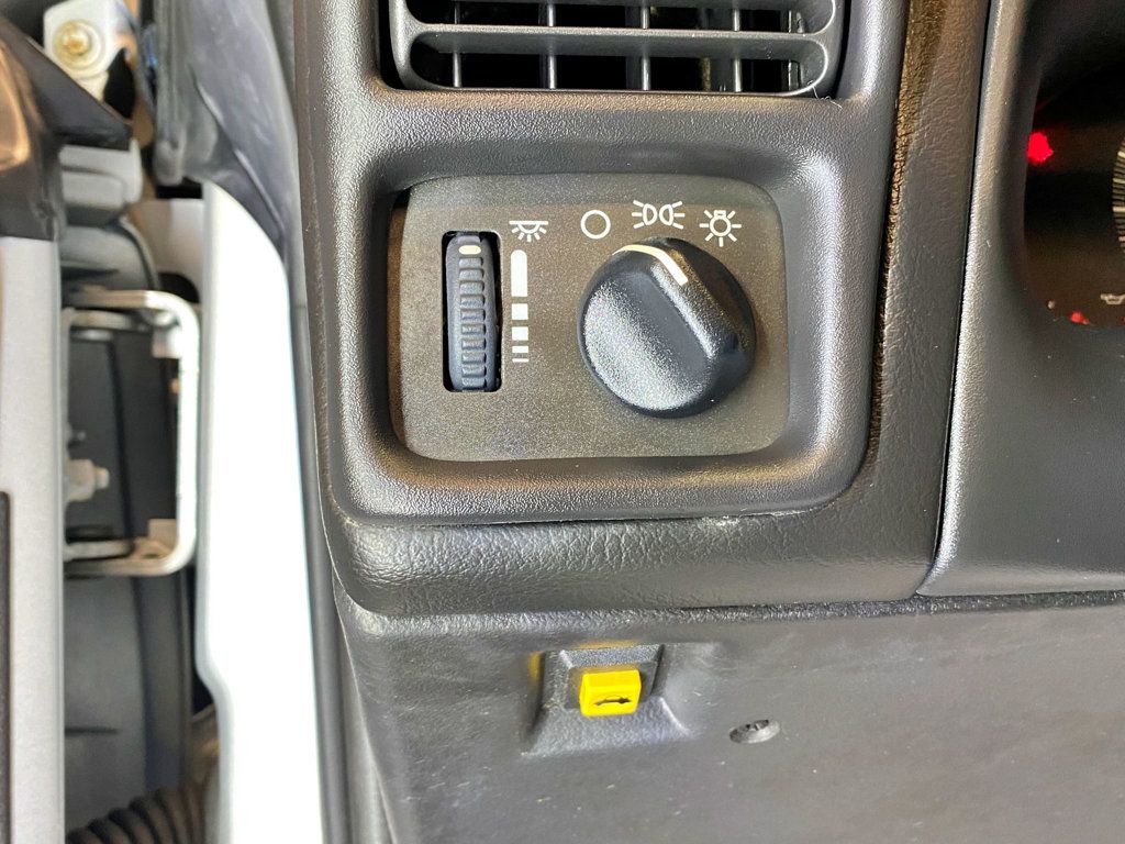 2002 Chevrolet Camaro 2dr Convertible Z28 - 23004869 - 32