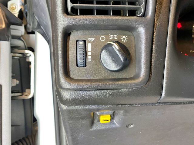 2002 Chevrolet Camaro 2dr Convertible Z28 - 23004869 - 32