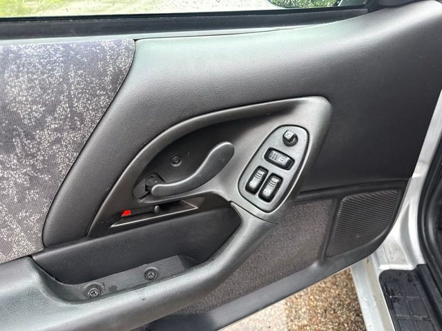 2002 Chevrolet Camaro 2dr Coupe - 23047063 - 10