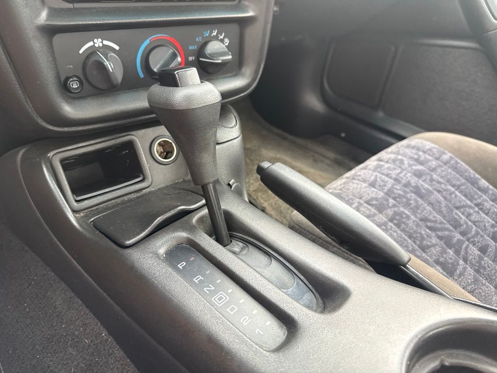 2002 Chevrolet Camaro 2dr Coupe - 23047063 - 15