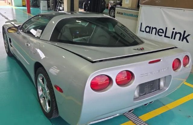 2002 Chevrolet Corvette Coupe photo 2