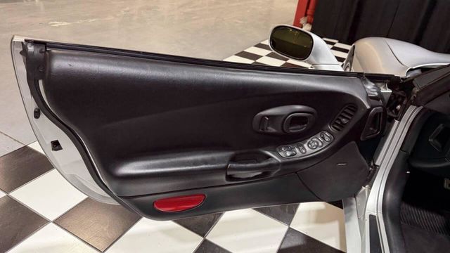 2002 Chevrolet Corvette 2dr Convertible - 22984932 - 31