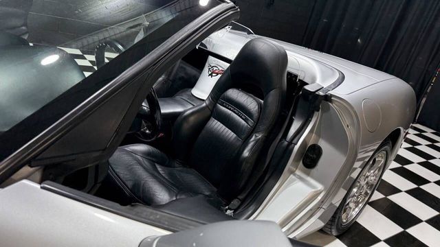 2002 Chevrolet Corvette 2dr Convertible - 22984932 - 32