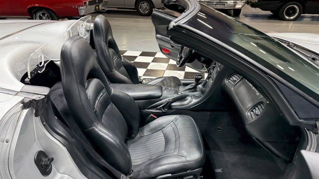 2002 Chevrolet Corvette 2dr Convertible - 22984932 - 36
