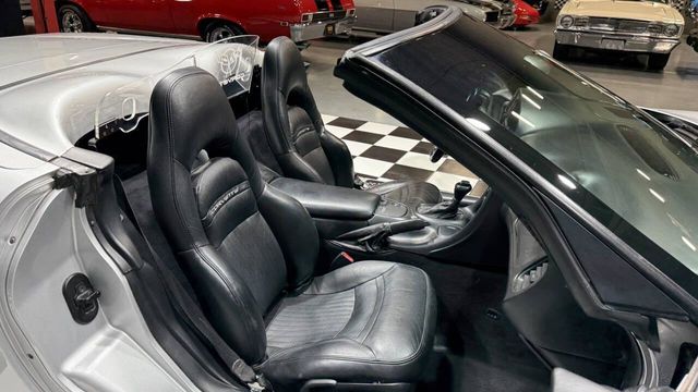 2002 Chevrolet Corvette 2dr Convertible - 22984932 - 38