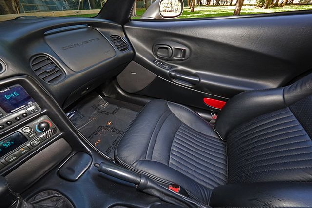 2002 Chevrolet Corvette 2dr Convertible - 22900871 - 32