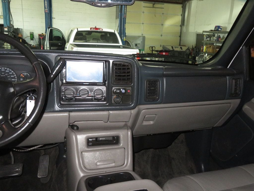 2002 Chevrolet Suburban EXTRA CLEAN 8.1 LITER 4X4 BAD BOY  LIFTED  2500 SUBURBAN  - 22630429 - 37