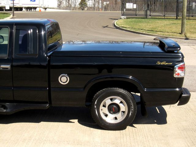 2002 Chevrolet S-10 Ext Cab 123" WB - 22999134 - 10