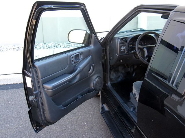 2002 Chevrolet S-10 Ext Cab 123" WB - 22999134 - 16