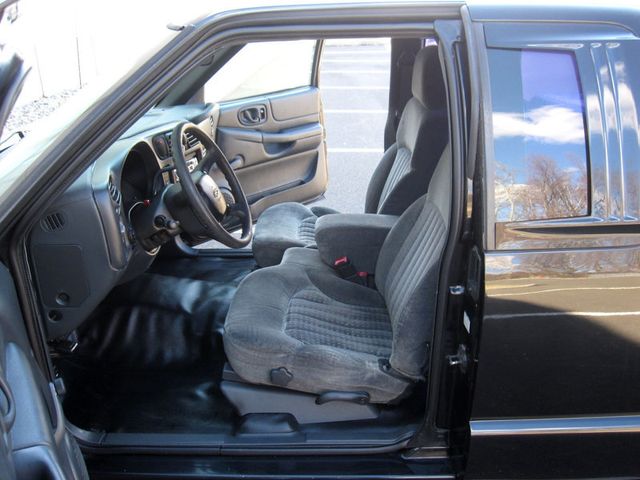 2002 Chevrolet S-10 Ext Cab 123" WB - 22999134 - 17