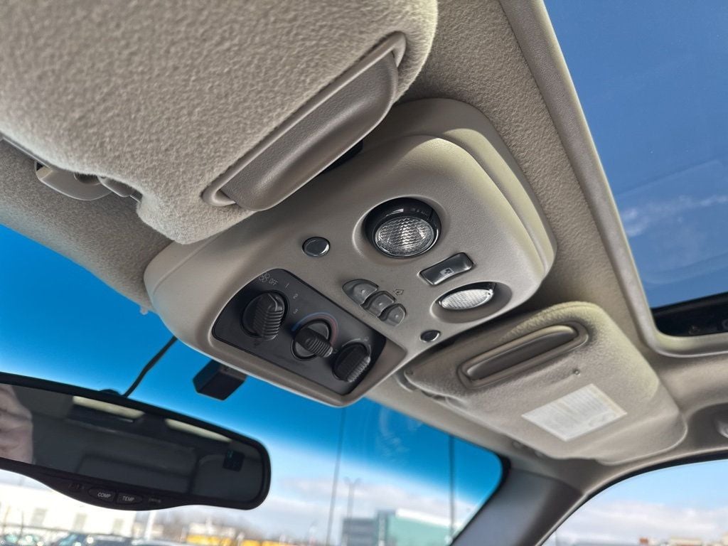 2002 Chevrolet Tahoe 4dr 1500 4WD LT - 22980478 - 16