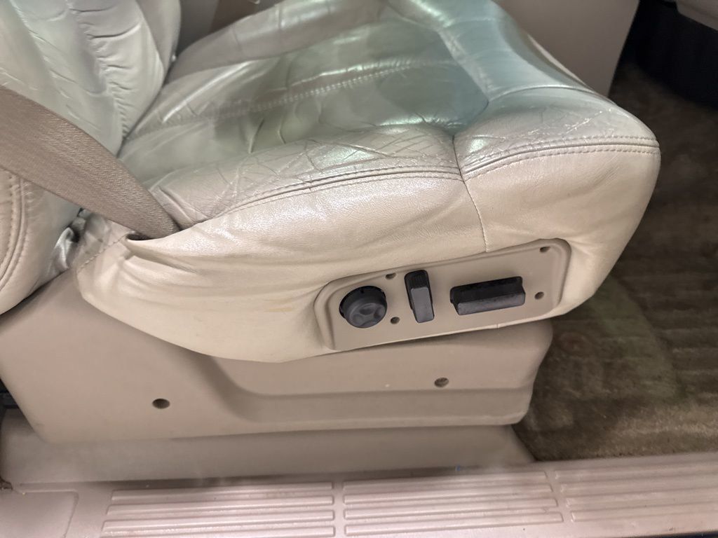 2002 Chevrolet Tahoe 4dr 1500 4WD LT - 22980478 - 40