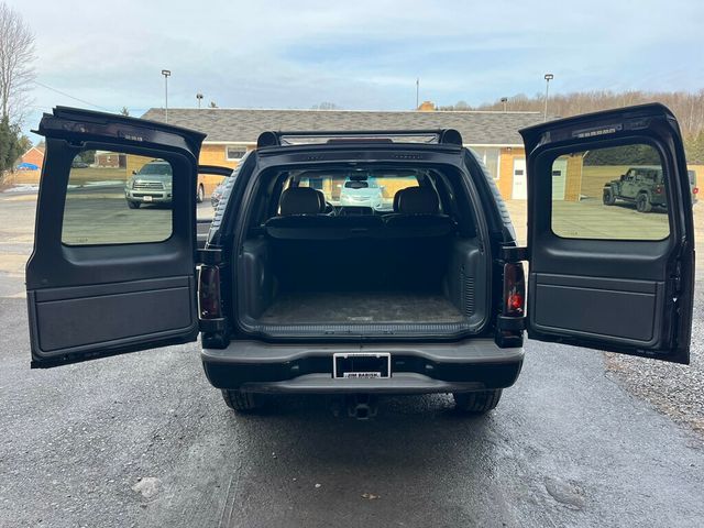 2002 Chevrolet Tahoe Z71 Off Road 4x4 with Rear Barn doors - 22975852 - 9