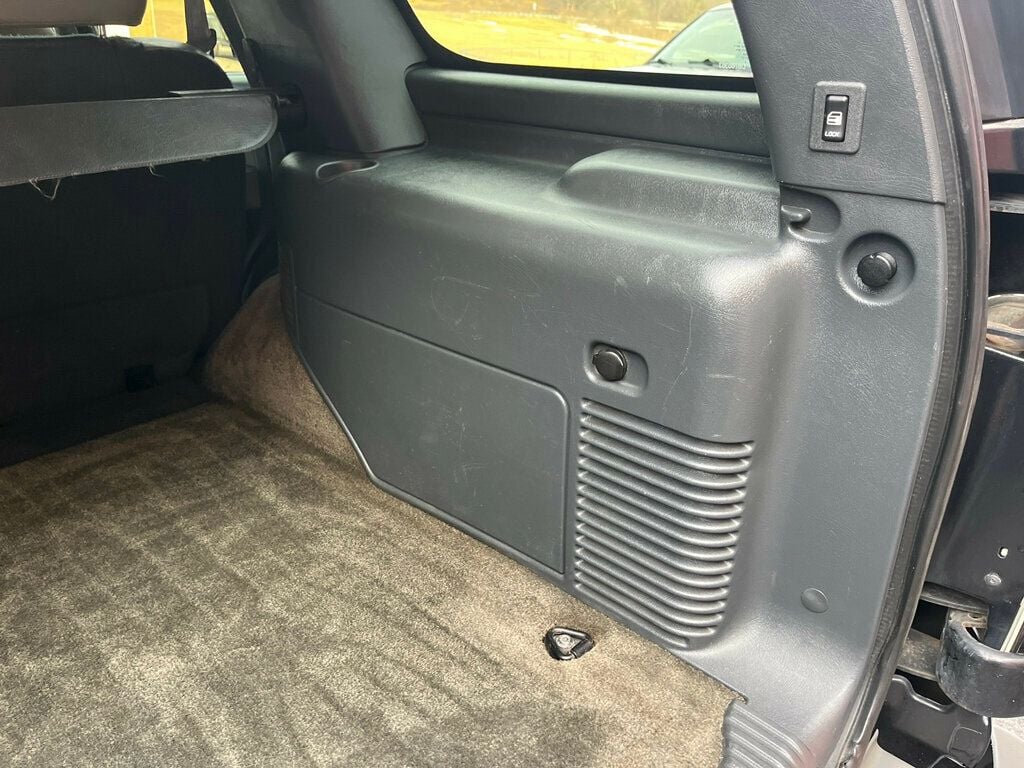 2002 Chevrolet Tahoe Z71 Off Road 4x4 with Rear Barn doors - 22975852 - 10
