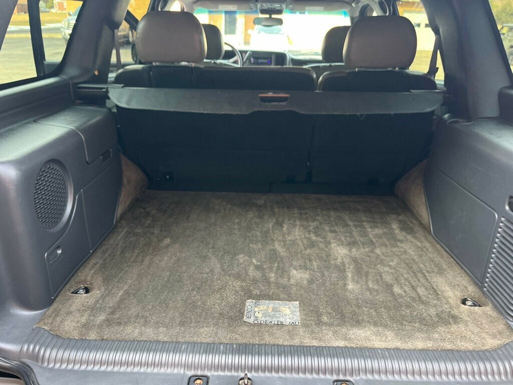 2002 Chevrolet Tahoe Z71 Off Road 4x4 with Rear Barn doors - 22975852 - 13