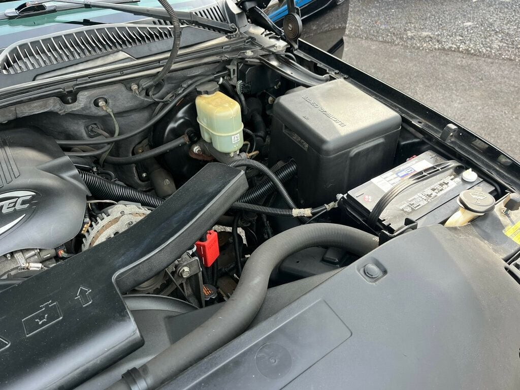 2002 Chevrolet Tahoe Z71 Off Road 4x4 with Rear Barn doors - 22975852 - 16