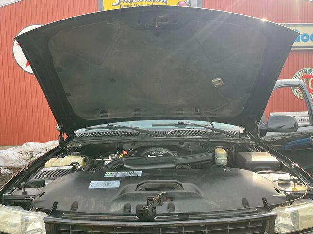 2002 Chevrolet Tahoe Z71 Off Road 4x4 with Rear Barn doors - 22975852 - 19