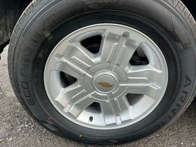 2002 Chevrolet Tahoe Z71 Off Road 4x4 with Rear Barn doors - 22975852 - 28