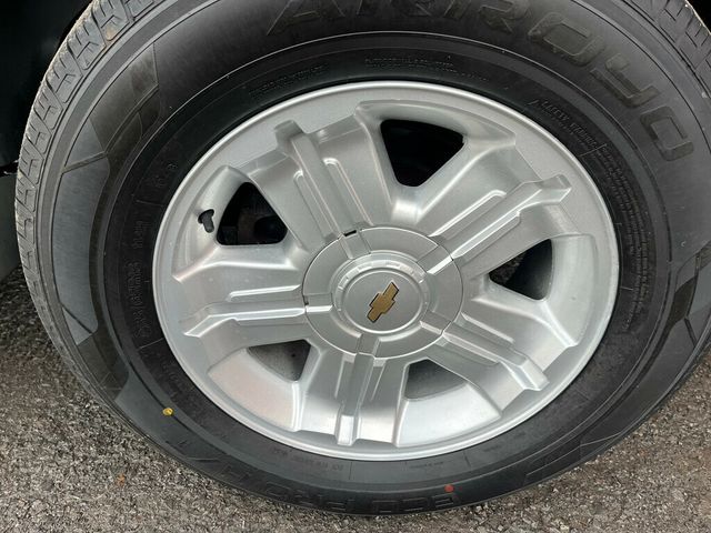 2002 Chevrolet Tahoe Z71 Off Road 4x4 with Rear Barn doors - 22975852 - 29