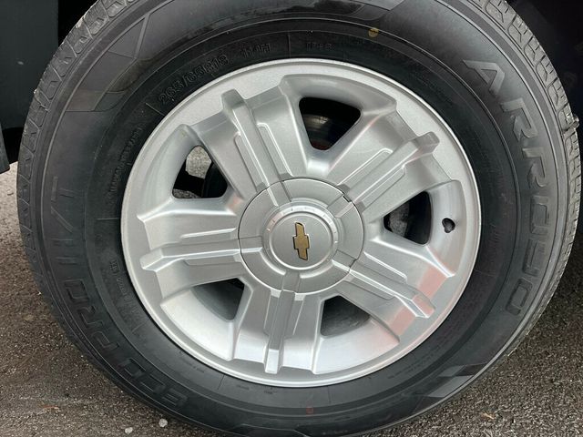 2002 Chevrolet Tahoe Z71 Off Road 4x4 with Rear Barn doors - 22975852 - 30