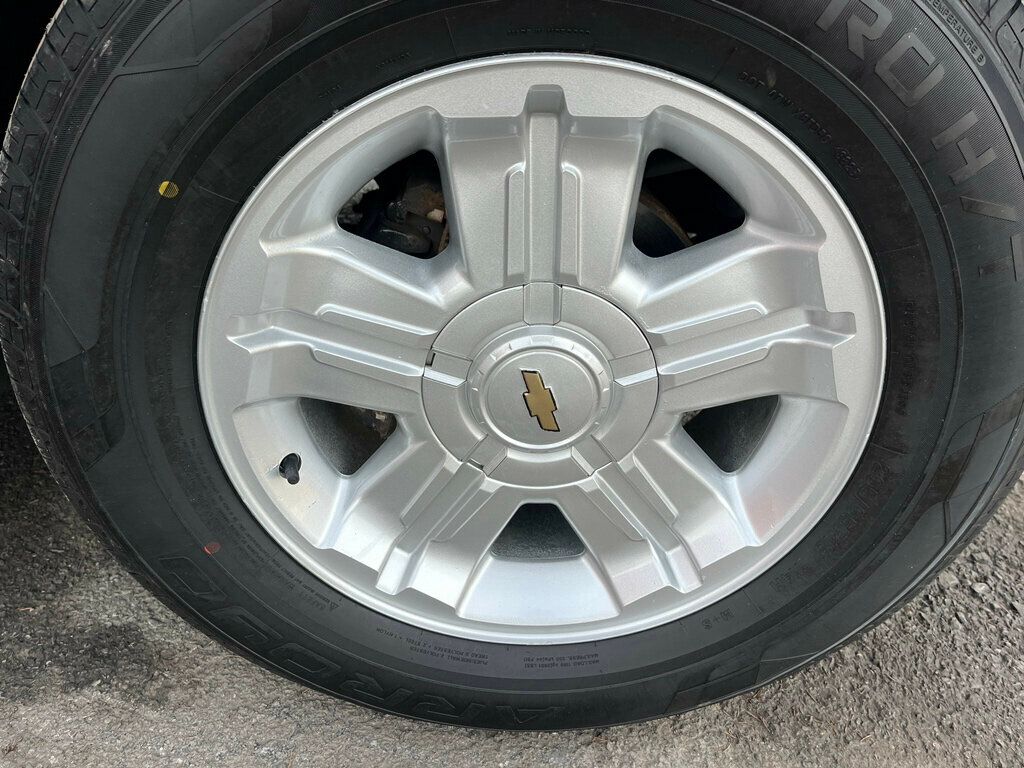 2002 Chevrolet Tahoe Z71 Off Road 4x4 with Rear Barn doors - 22975852 - 31