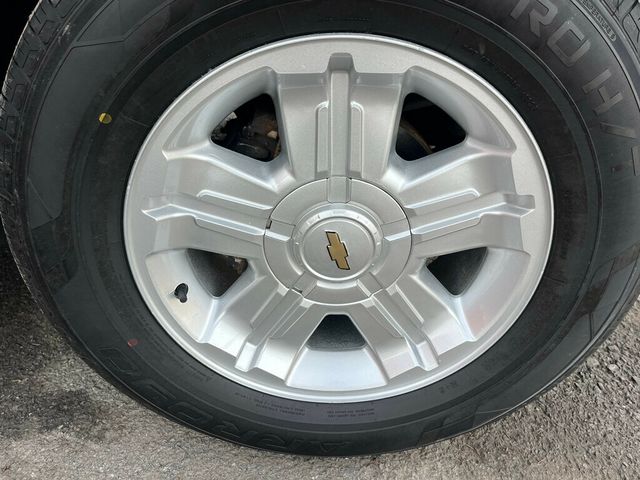 2002 Chevrolet Tahoe Z71 Off Road 4x4 with Rear Barn doors - 22975852 - 31