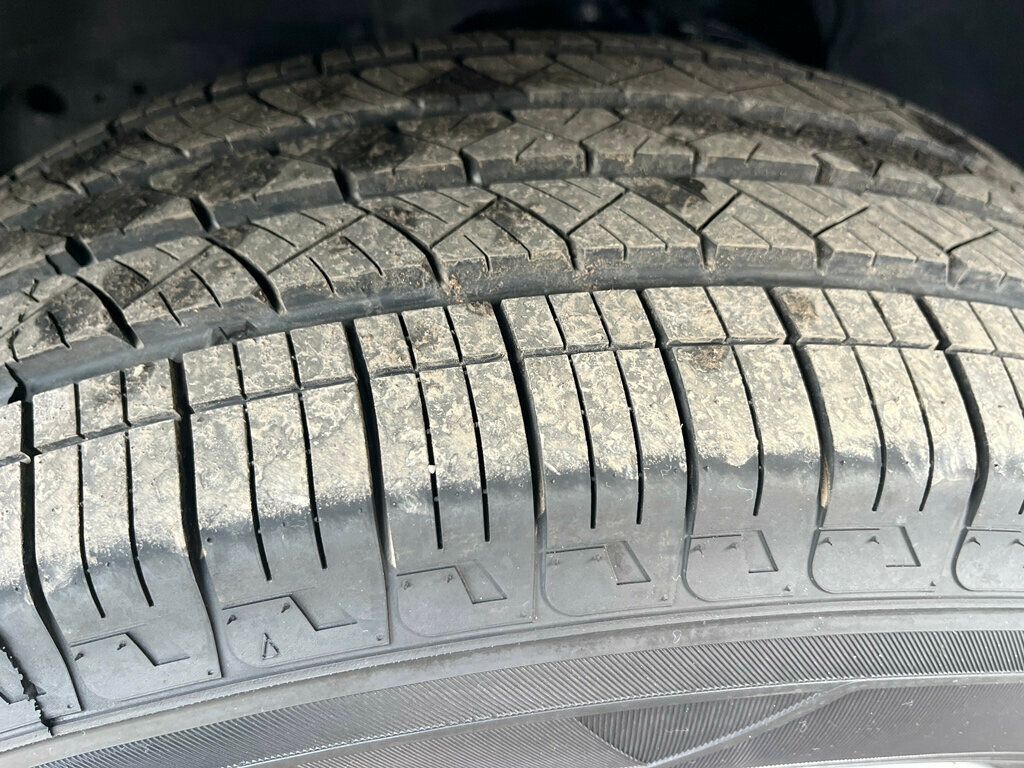 2002 Chevrolet Tahoe Z71 Off Road 4x4 with Rear Barn doors - 22975852 - 32