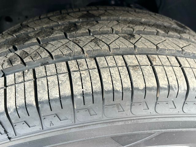 2002 Chevrolet Tahoe Z71 Off Road 4x4 with Rear Barn doors - 22975852 - 32