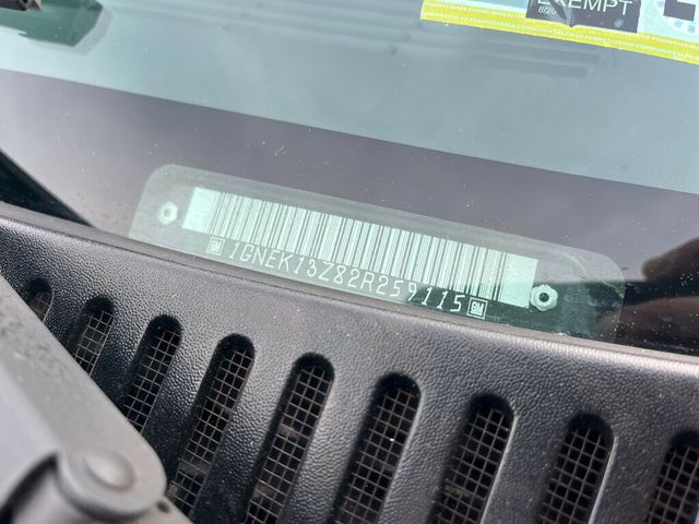 2002 Chevrolet Tahoe Z71 Off Road 4x4 with Rear Barn doors - 22975852 - 33