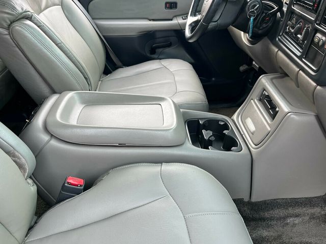 2002 Chevrolet Tahoe Z71 Off Road 4x4 with Rear Barn doors - 22975852 - 37