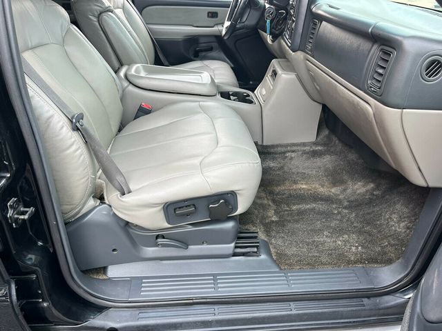 2002 Chevrolet Tahoe Z71 Off Road 4x4 with Rear Barn doors - 22975852 - 40