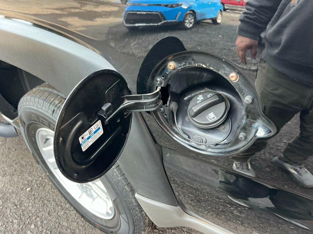 2002 Chevrolet Tahoe Z71 Off Road 4x4 with Rear Barn doors - 22975852 - 48