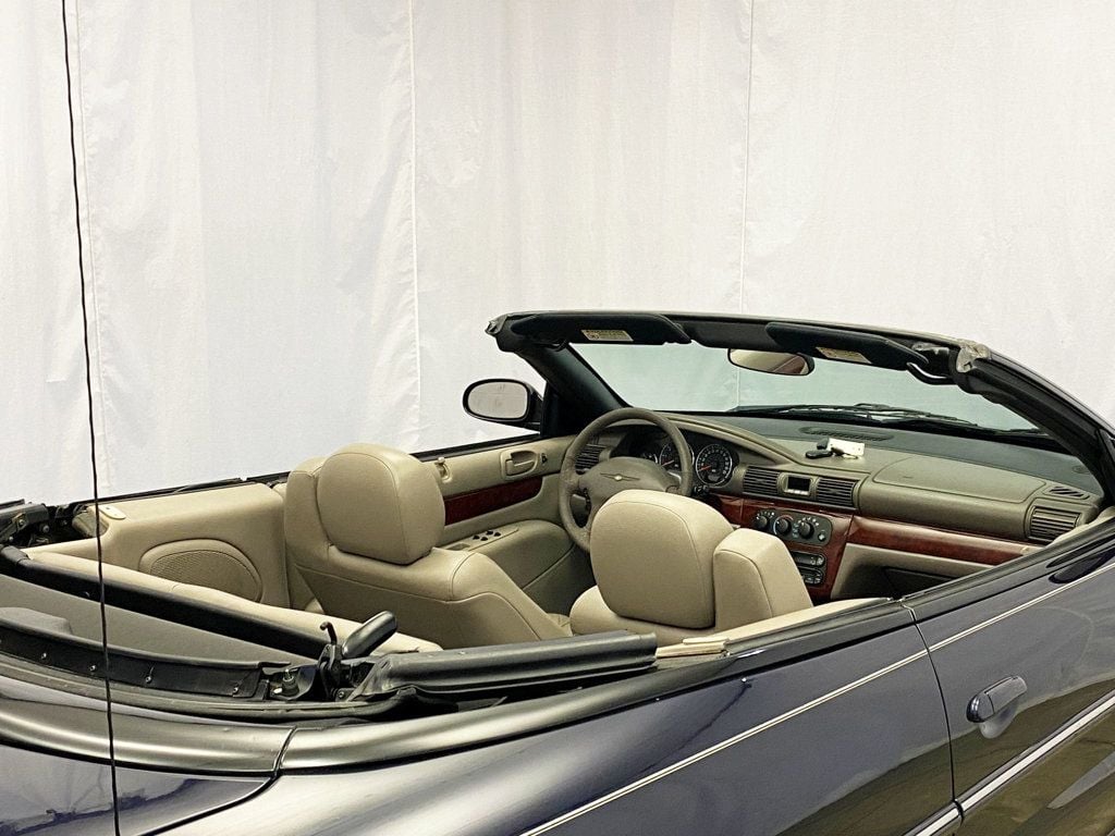 2002 Chrysler Sebring 2dr Convertible LXi - 22932710 - 11