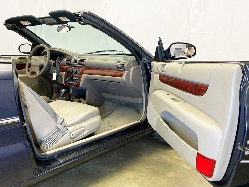 2002 Chrysler Sebring 2dr Convertible LXi - 22932710 - 45