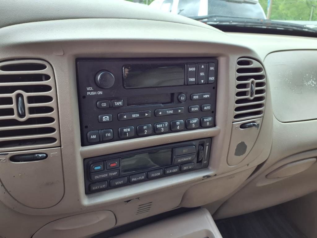 2002 Ford Expedition 119" WB Eddie Bauer - 22969481 - 11