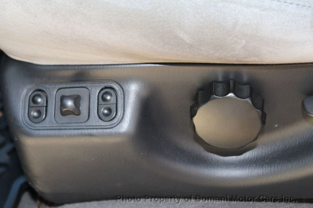2002 Ford F-150 Lightning photo 16
