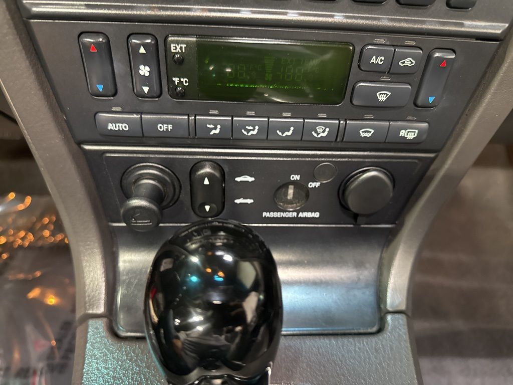 2002 Ford Thunderbird Base Trim - 22994871 - 19