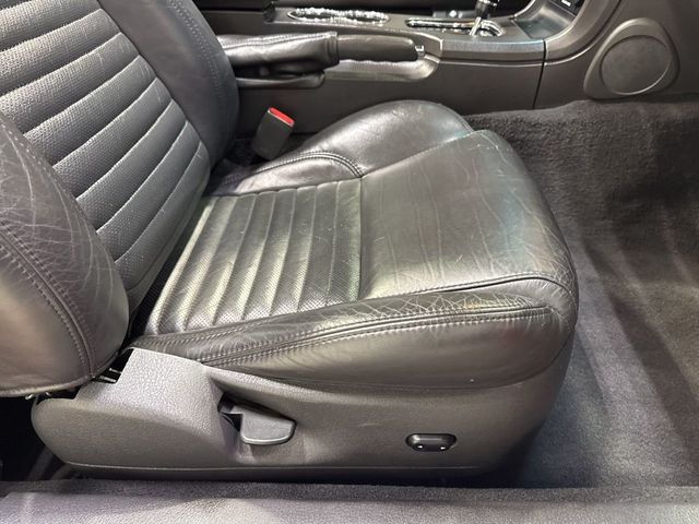 2002 Ford Thunderbird Base Trim - 22994871 - 34