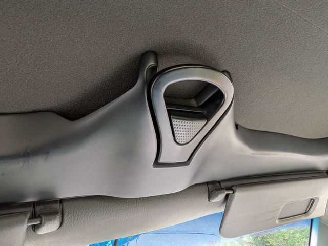 2002 Ford Thunderbird Base Trim - 23049685 - 19