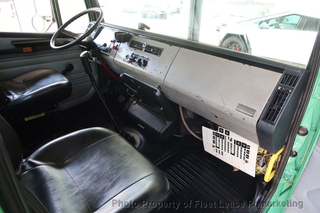 2002 Freightliner FL106  - 22891733 - 16