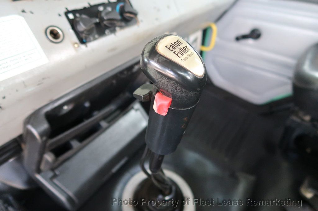 2002 Freightliner FL106  - 22891733 - 24