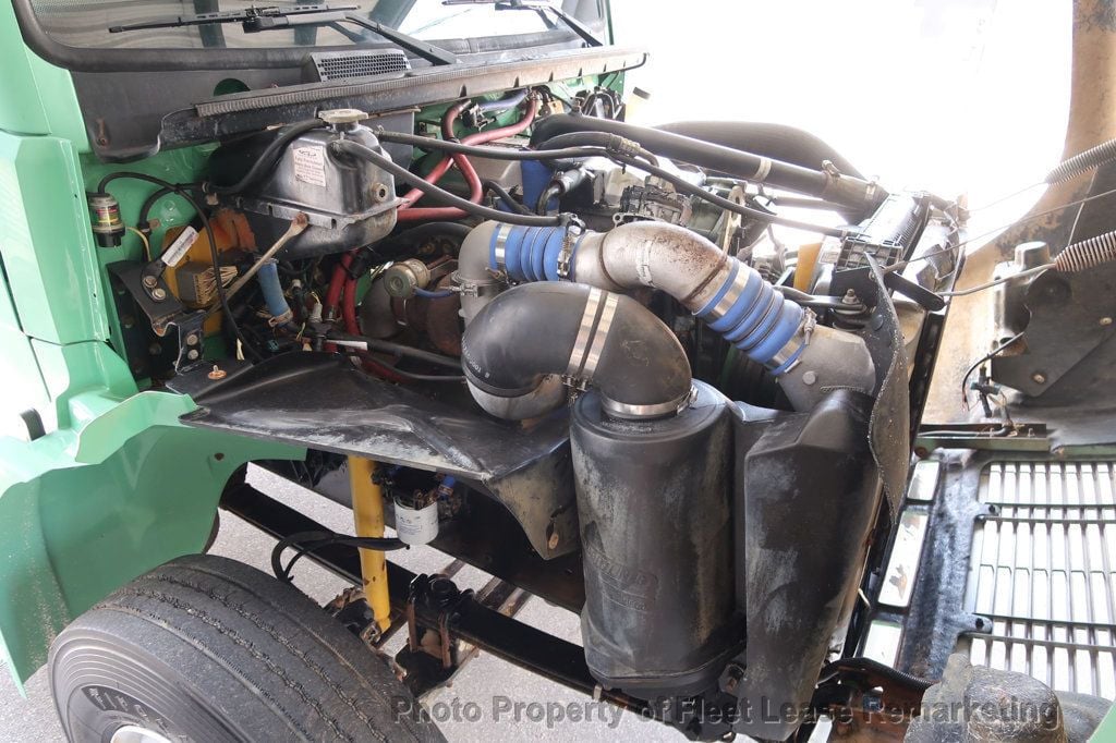2002 Freightliner FL106  - 22891733 - 26