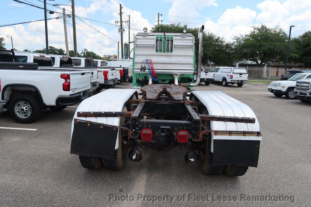 2002 Freightliner FL106  - 22891733 - 3