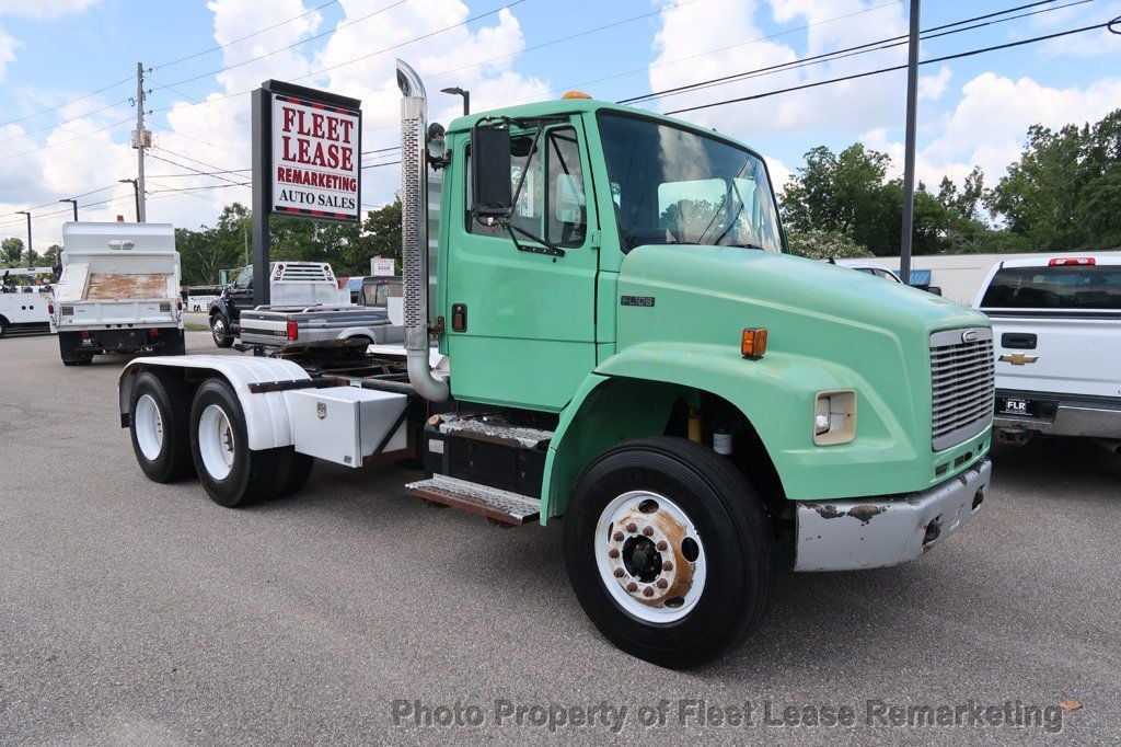 2002 Freightliner FL106  - 22891733 - 6